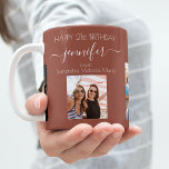 Fotovrienden van Birthday noemen bruine aarde Koffiemok<br><div class="desc">Een cadeau van vrienden voor de 21ste verjaardag van een vrouw, die haar leven viert met 3 van je foto's van haar, haar vrienden, familie, interesse of huisdieren. Geef haar naam, 21 jaar en uw namen een persoonlijk tintje en voeg ze toe. Een bruine gekleurde achtergrond. Haar naam is geschreven...</div>