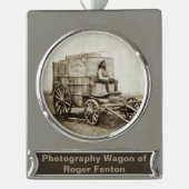 Fotowagen van Roger Fenton Fotorealisme Verzilverd Banner Ornament (Voorkant)