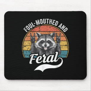 Foul Mouthed en Feral Raccoon Zomer Meme Joke Muismat