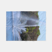 Fountain On A Pond Fleece Deken (Voorkant (Horizontaal))