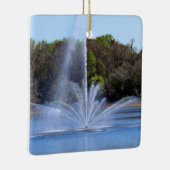 Fountain On A Pond Keramisch Ornament (Rechts)