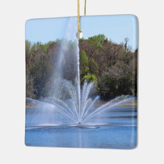 Fountain On A Pond Keramisch Ornament (Links)