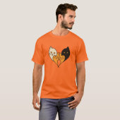 Four Cats, One Heart – Minimal Cat Love T-Shirt (Voorkant volledig)