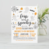 Four Ever Spooky Verjaardagsuitnodiging - Blak/Sin Kaart (Staand voorkant)