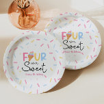 Four Ever Sweet Ice Cream 4e Verjaardagsfeest Papieren Bordje<br><div class="desc">Dit zijn vier Ever Sweet Ice Cream First 4th Birthday Party papieren Borden!</div>