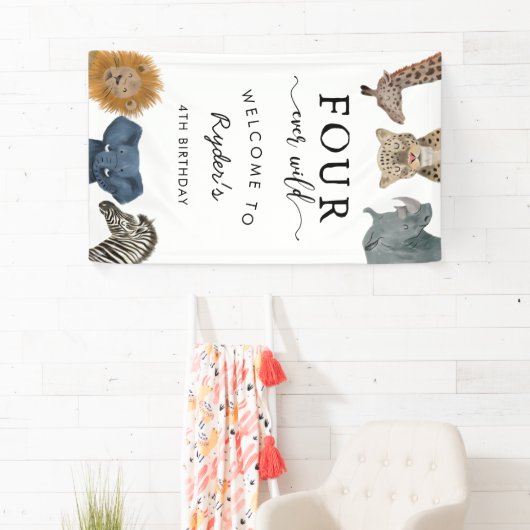 Four Ever Wild Safari Theme Boy's 4e verjaardag Spandoek (Insitu)