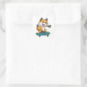 Fox als Skater met skateboard Vierkante Sticker (Tas)