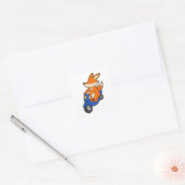 Fox als wandelaar met scooter vierkante sticker (Envelop)