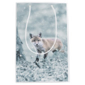 Fox Cub in de sneeuw Medium Cadeauzakje (Voorkant)