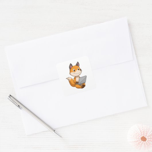 Fox met laptop vierkante sticker (Envelop)