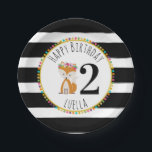 Fox Pompom Stripes Birthday Papieren Bordje<br><div class="desc">Borden op jaarpapier met een afbeelding van een baby vos met een bloemkroon.  De achtergrond is zwarte en witte strepen met poomvormig ontwerp.  Pas de naam en het aantal aan</div>