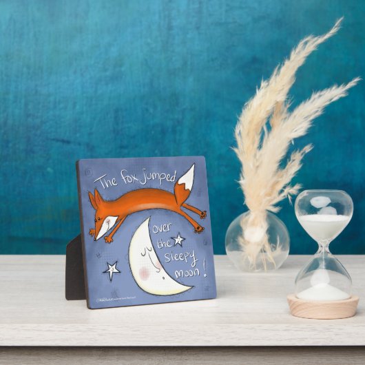 Fox springt over de maan fotoplaat (Insitu)