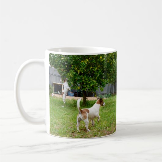 Fox Terrier springt in een boom, Koffiemok (Links)