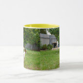 Fox Terrier springt in een boom, Mok (Midden)