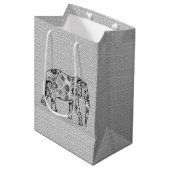 Fractal Swirl Elephant, Grey, Black and White Medium Cadeauzakje (Voorkant Gekanteld)