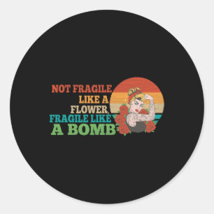 Fragiel als een bloem maar een bom Feminist 2 Ronde Sticker