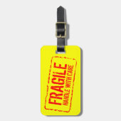 Fragiele handgreep met bagagelabels voor zorgreize (Voorkant verticaal)