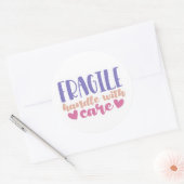 Fragiele handgreep met zorg - Small Business Stick Ronde Sticker (Envelop)
