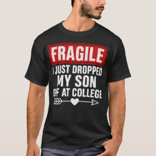 Fragiele moeder laat zoon vallen op school t-shirt
