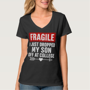 Fragiele moeder laat zoon vallen op school t-shirt