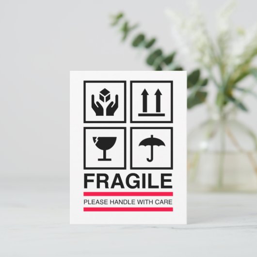 Fragile handvat met ontwerp van grafisch etiket vo briefkaart (Staand voorkant)