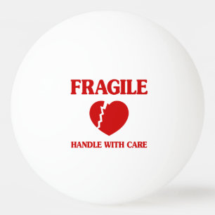 Fragile hartbehandeling met zorg pingpongbal