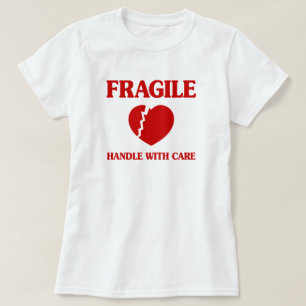 Fragile hartbehandeling met zorg t-shirt
