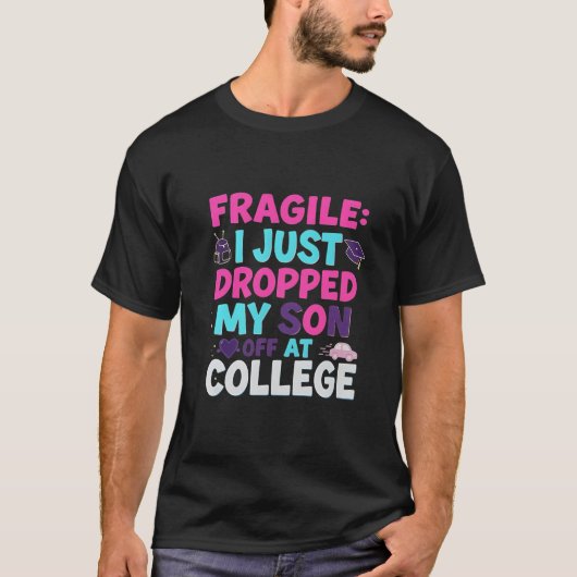 FRAGILE – Ik heb net mijn zoon afgezet bij College T-shirt (Voorkant)