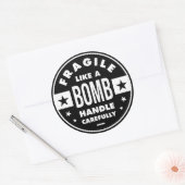 Fragile Like a Bomb, funny girlie saying Ronde Sticker (Envelop)