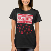Fragile Millennial, handig met zorgsnoer T-shirt (Voorkant)