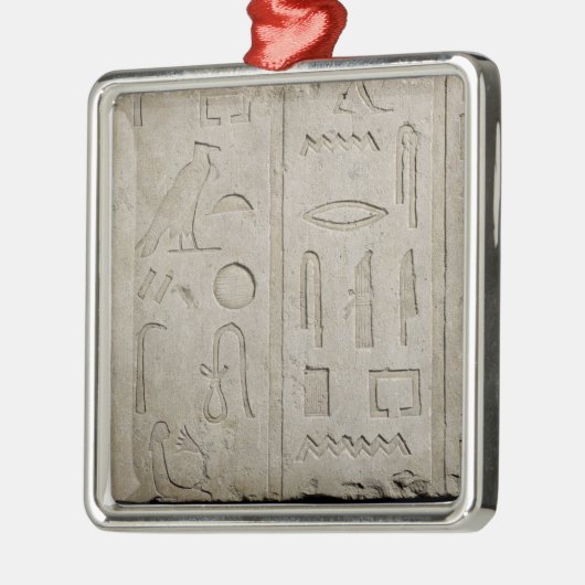 Fragment van een hiërarchisch inscriptie metalen ornament (Links)