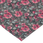 Framboos, bordeauxrode bloemen op donkergrijs tafelkleed (Gekanteld)