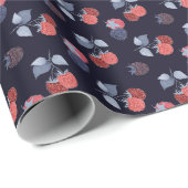 Frambozen, zwarte bessen, bladeren op blauw cadeaupapier (Rol Hoek)