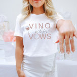 FRANCA Wijn Vino Voor Geloften Bachelorette T-shirt<br><div class="desc">Dit T-shirt heeft een schattig blush roze lettertype met het gezegde,  "Vino before geloften". Dit t-shirt past perfect bij het coördinerende t-shirt "het is wijnuur" voor een leuk en samenhangend wijnthema-vrijgezellenfeest.</div>
