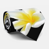 Frangipani, bloemen, zwart geel stropdas (Opgerold)