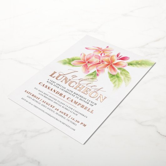 Frangipani floral dames lunch op verjaardag folie uitnodiging (Gedraaid)