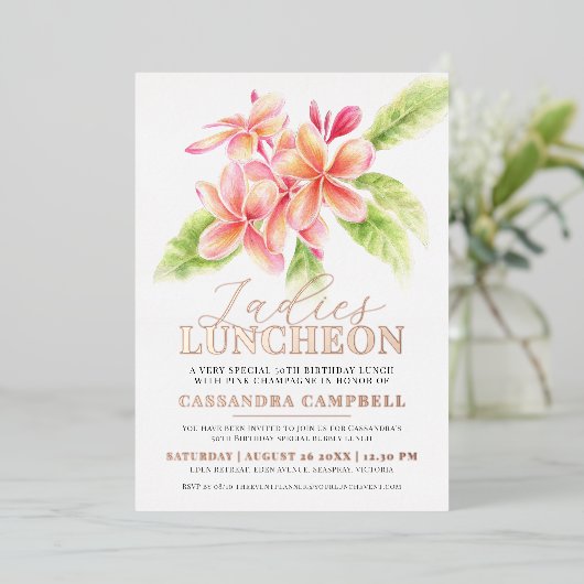 Frangipani floral dames lunch op verjaardag folie uitnodiging (Staand Voorkant)