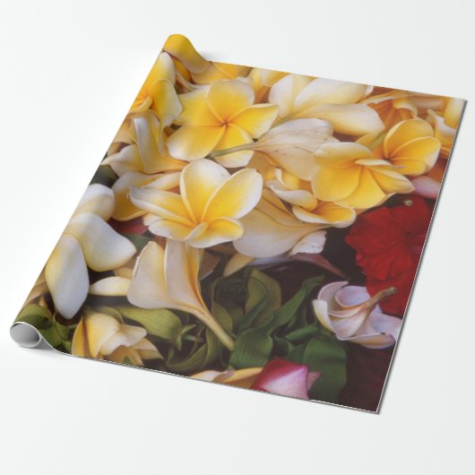 Frangipani Floral wrapping Paper Cadeaupapier (Uitgerold)
