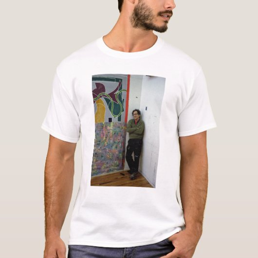 Frank Stella naast een van zijn werken T-shirt (Voorkant)