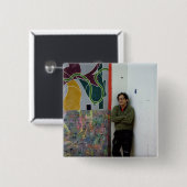 Frank Stella naast een van zijn werken Vierkante Button 5,1 Cm (Voorkant /achterkant)