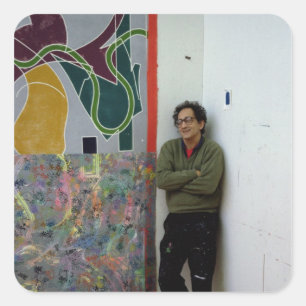 Frank Stella naast een van zijn werken Vierkante Sticker