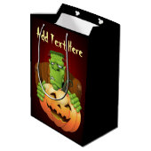 Frankenstein Monster Cartoon met pompoen Medium Cadeauzakje (Achterkant Gekanteld)
