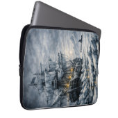 Frankensteins Arctische Jacht van BurnsInHell Laptop Sleeve (Voorkant Rechts)