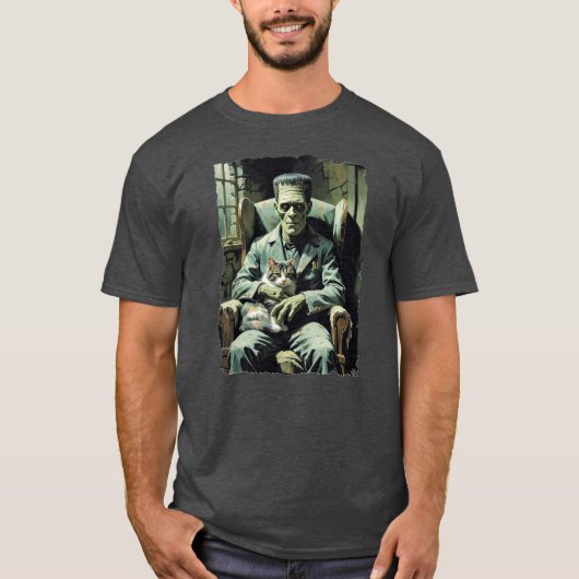 Frankenstein's Monster ontspant zich met zijn kat! T-shirt (Voorkant)