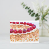 Frankfurt krooncake met kersen op bijtend hout briefkaart (Staand voorkant)