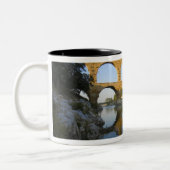 Frankrijk, Avignon. Het aquaduct van de Pont du Ga Tweekleurige Koffiemok (Links)