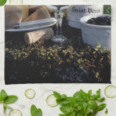 Frankrijk, Bourgogne, Chablis. Lokale wijn en Theedoek (Gevouwen)