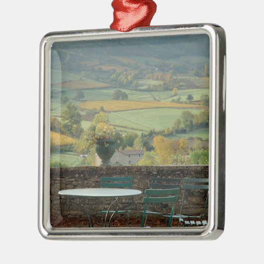 Frankrijk, Bourgogne, regio Maconnais, Chateau de Metalen Ornament (Links)