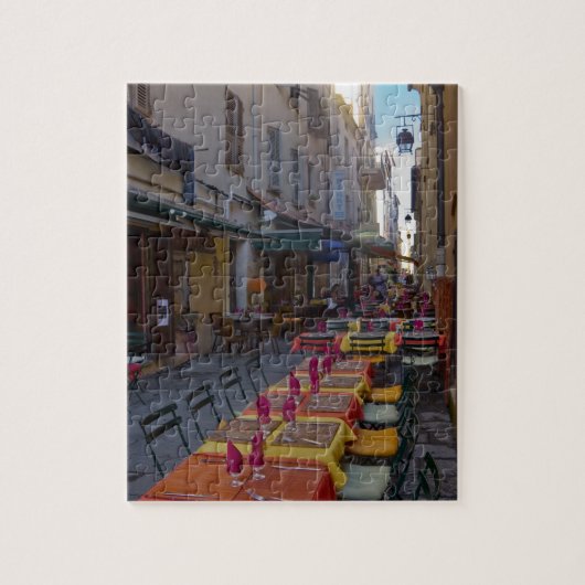 Frankrijk, Corsica. Tafels van café opgesteld in s Legpuzzel (Verticaal)