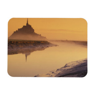 FRANKRIJK, Normandië Mont St. Michel. Morgenlicht Magneet